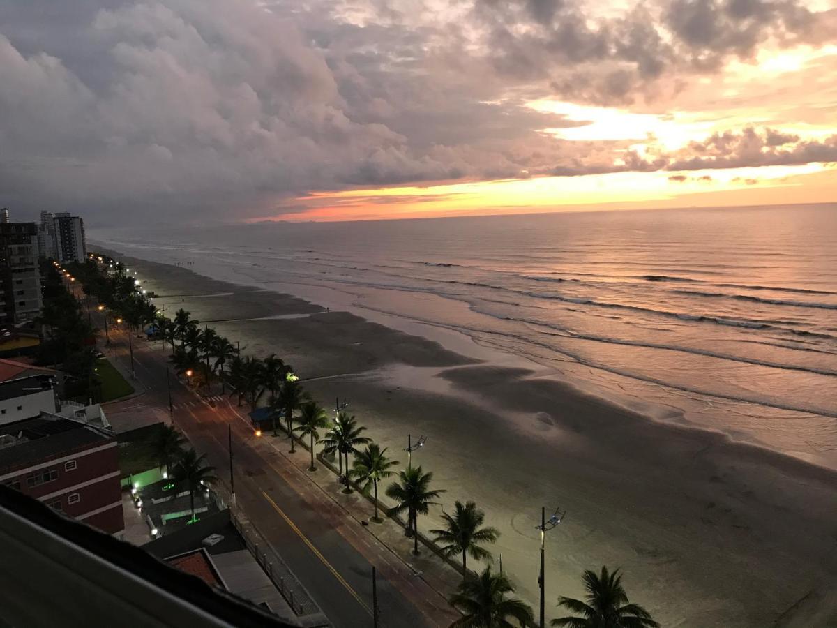 Mongagua Com Vista Para O Mar Pe Na Areia 외부 사진